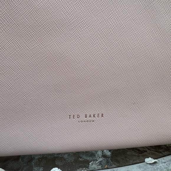 Tad baker. Like new - Picture 2 of 9